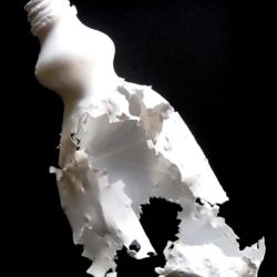 Zerfallende Plastikflasche Zerfallende Plastikflasche